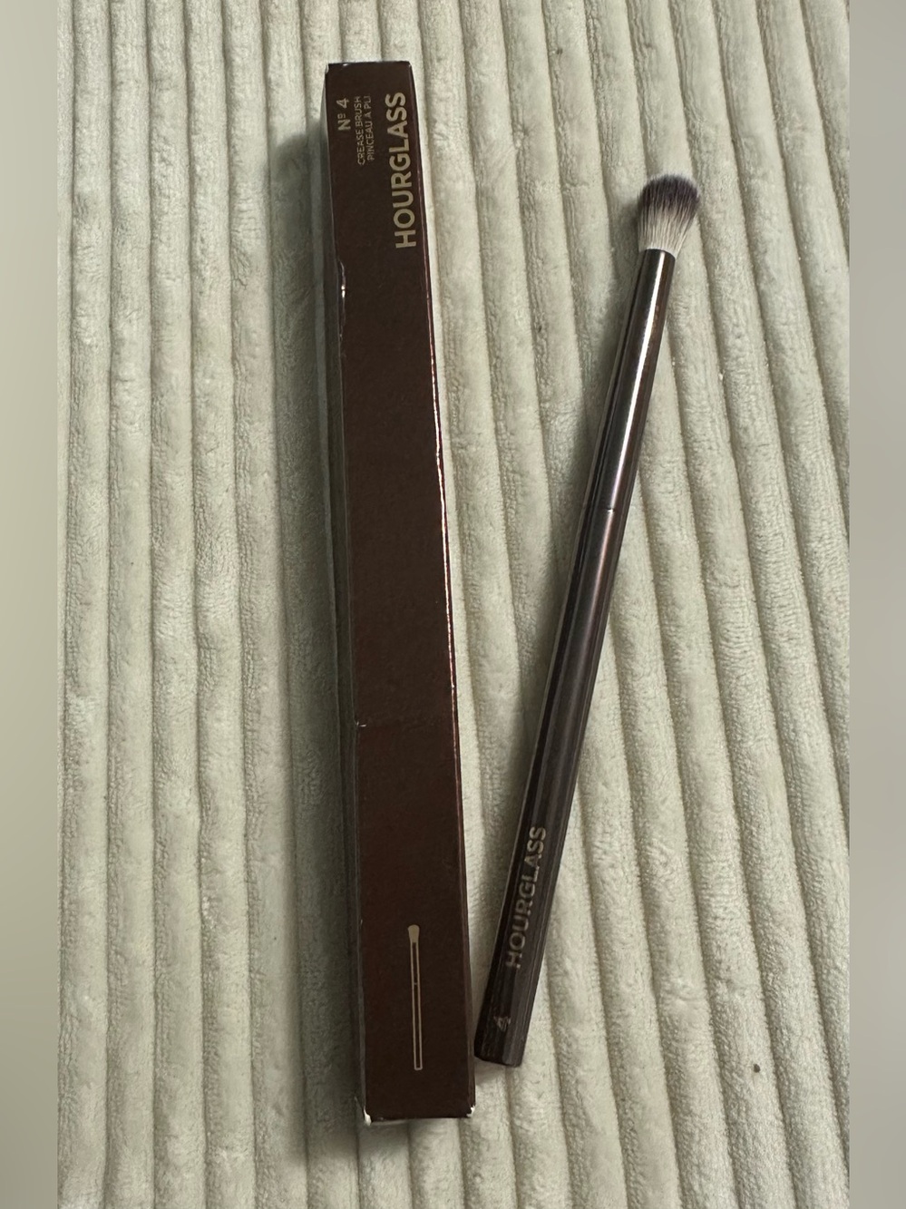 Hourglass Crease Brush No 4 New in Box.